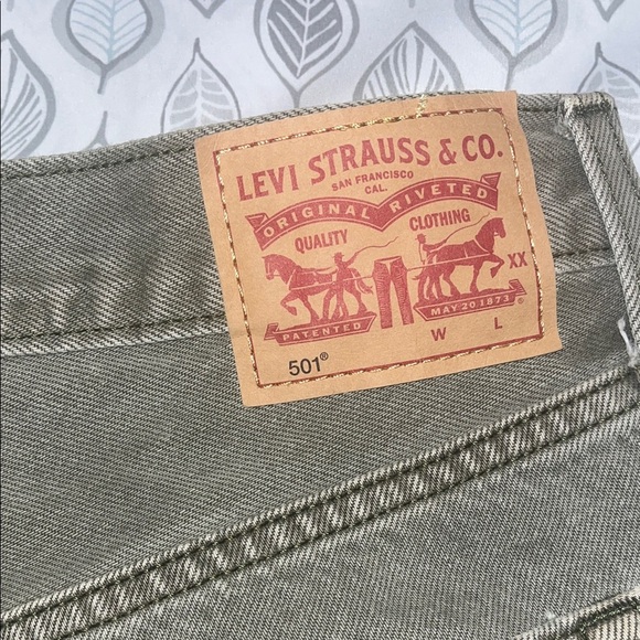 Levis 501 shorts Olive Green Women's Denim Shorts size 30 waist - Picture 3 of 6